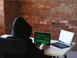 hacker-man-laptop2